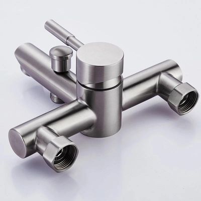 2.2 GPM Стенный монтаж крана из нержавеющей стали для ванной комнаты